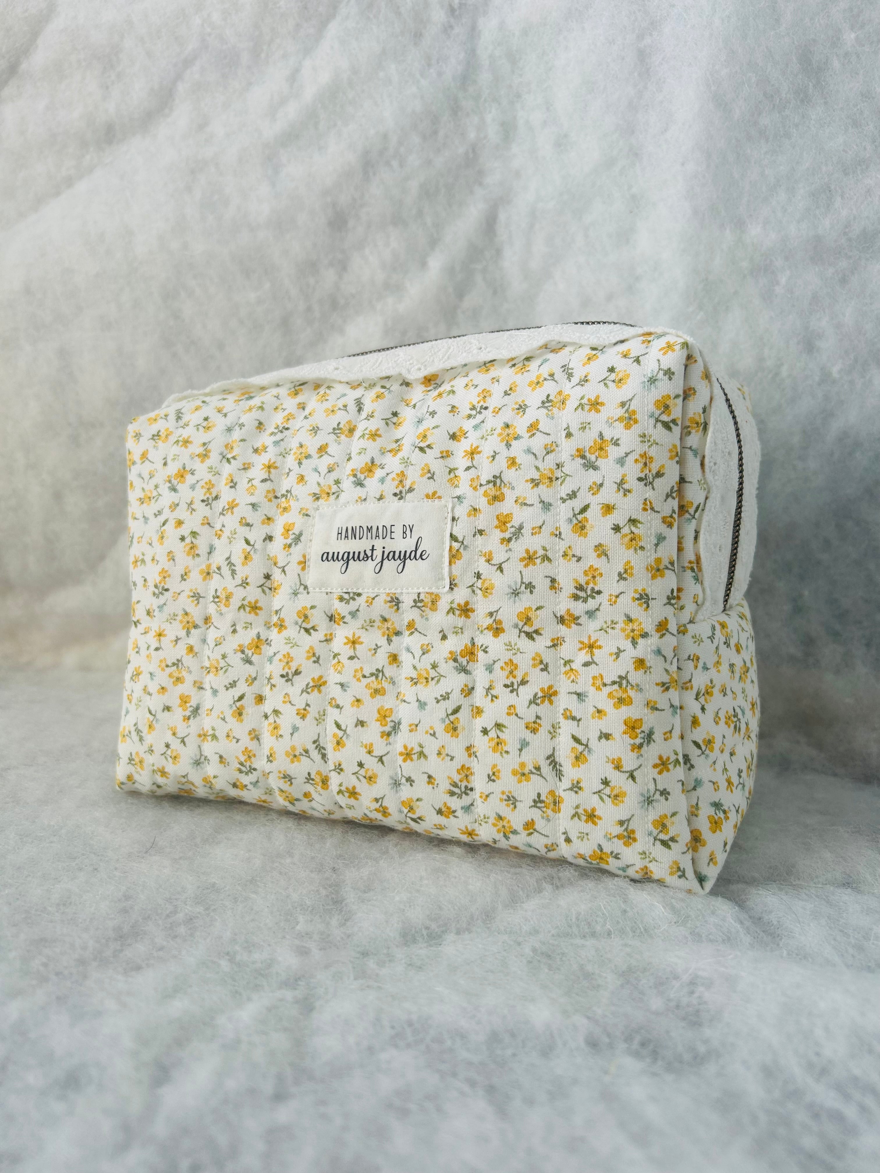 Dainty Daisies Boxy Pouch