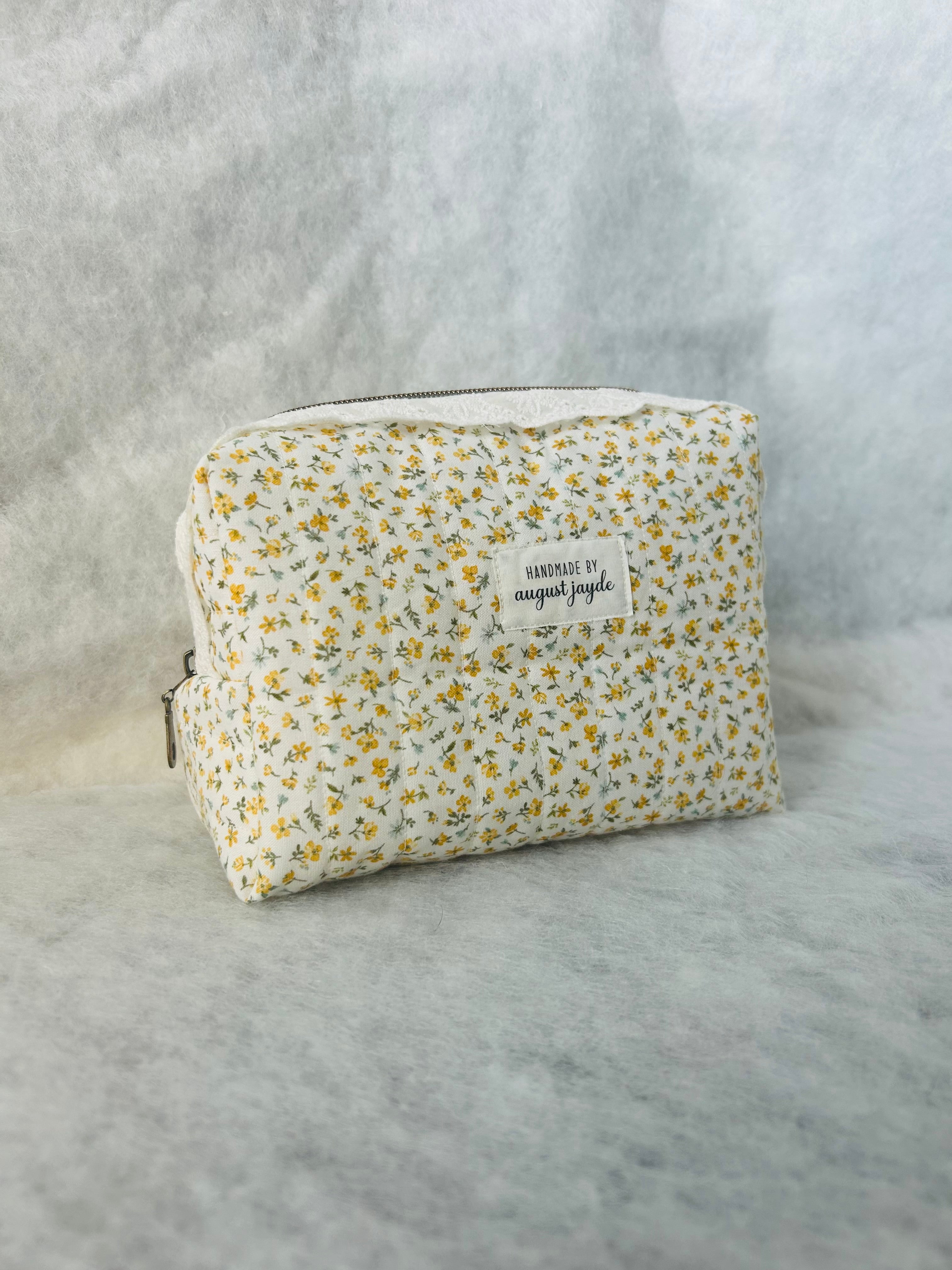 Dainty Daisies Boxy Pouch