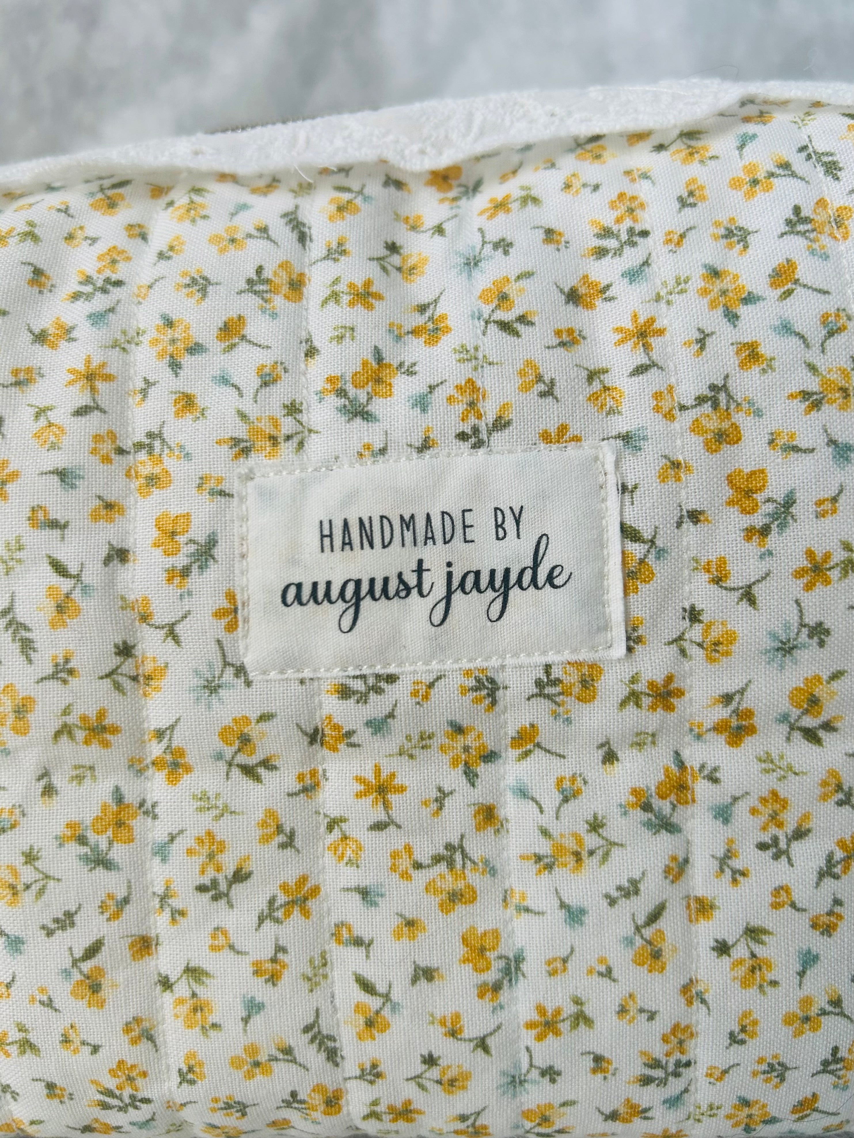 Dainty Daisies Boxy Pouch