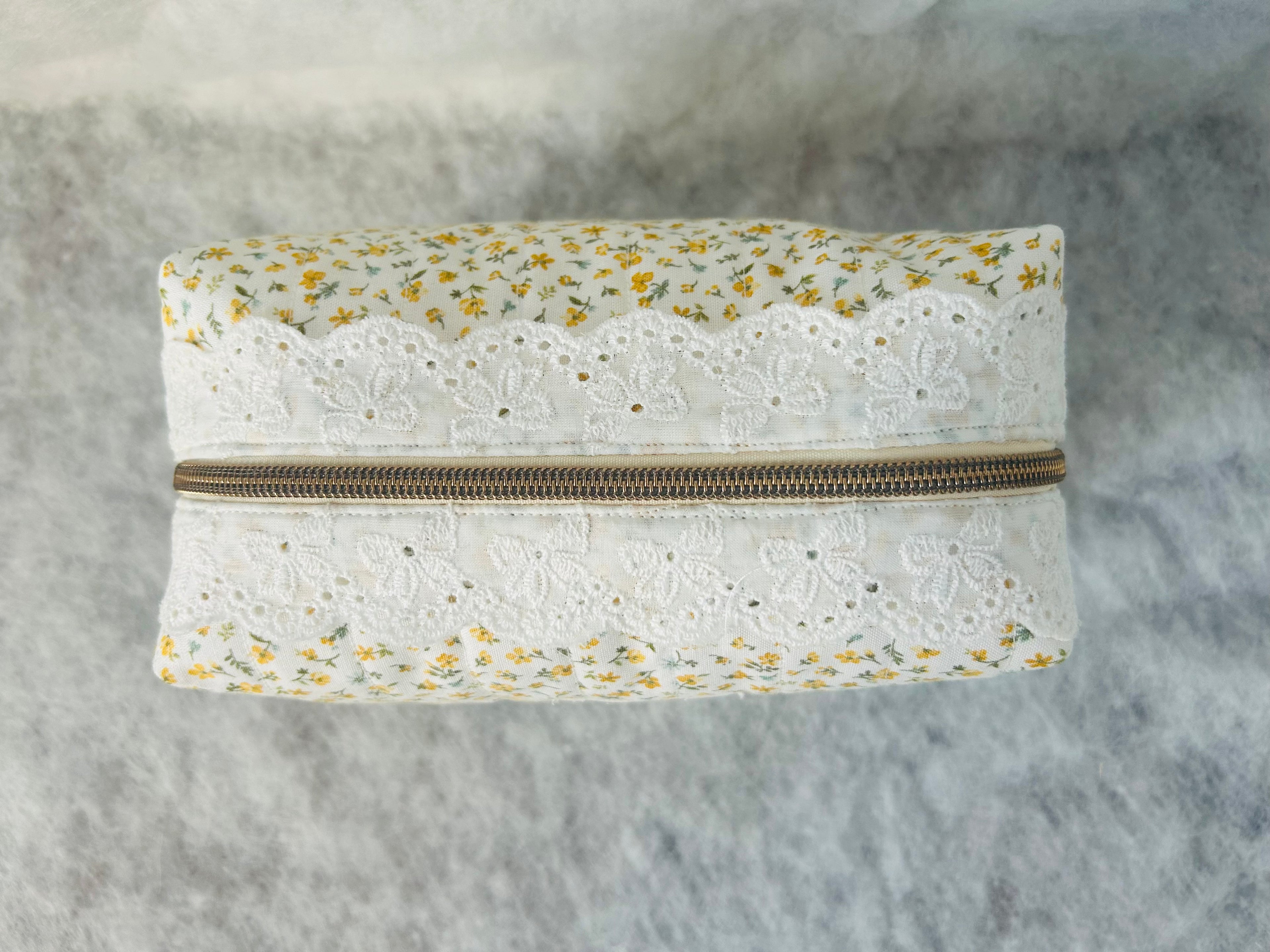 Dainty Daisies Boxy Pouch